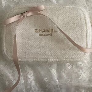 Chanel White tweed Pouch